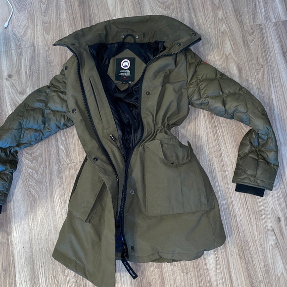 Women’s Canada Goose Winter Jacket - Picture 1 of 6